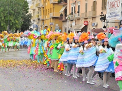 Sfilata carri e gruppi 2010. Foto 111