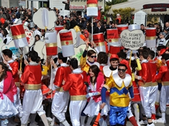 Parata carri allegorici, gruppi mascherati e meraviglie 2015. Foto 108