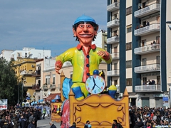 Parata carri allegorici, gruppi mascherati e meraviglie 2015. Foto 136