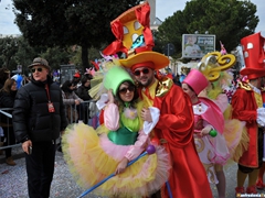 Parata carri allegorici, gruppi mascherati e meraviglie 2015. Foto 205