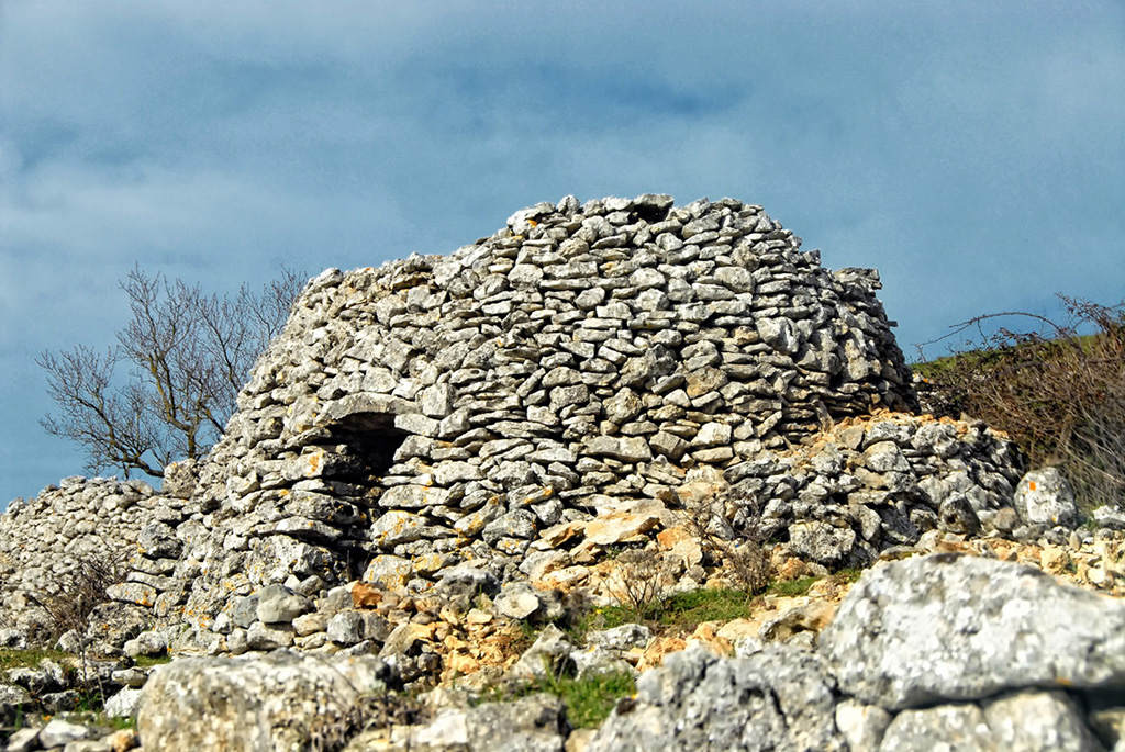 ricovero per animali in pietra