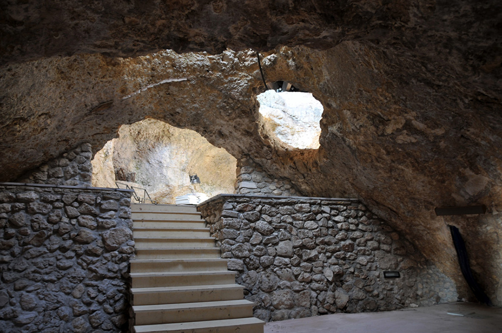 Grotta interna dell'Abbazia di Pulsano