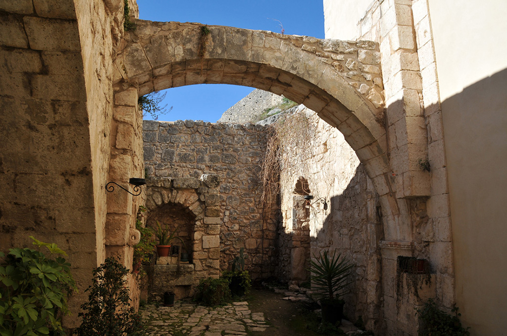 Ingresso alla Chiesa dell'Abbazia di Pulsano