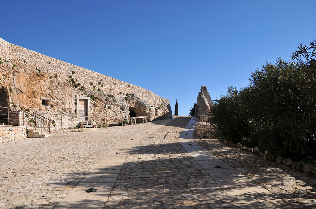 Ingresso alla Chiesa dell'Abbazia di Pulsano