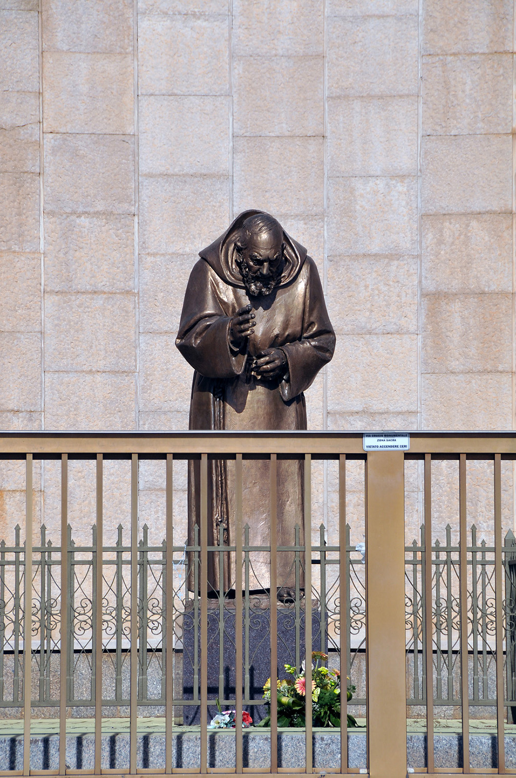 Statua di San Pio