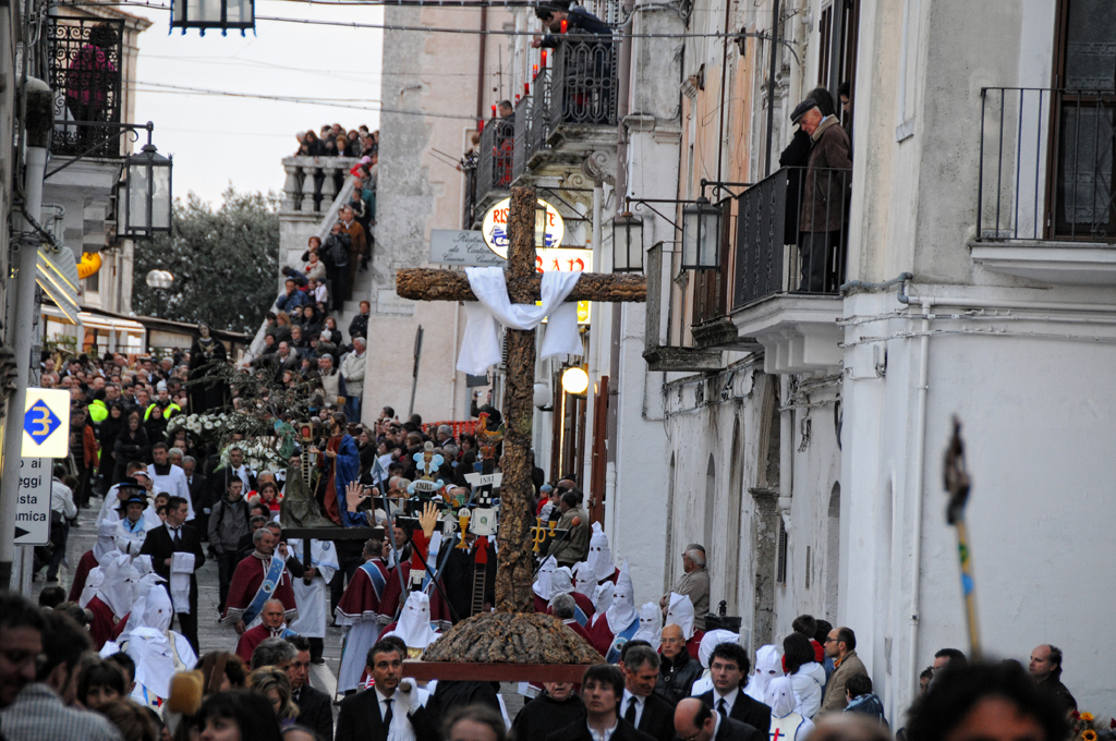 processione venerd santo monte sant'angelo