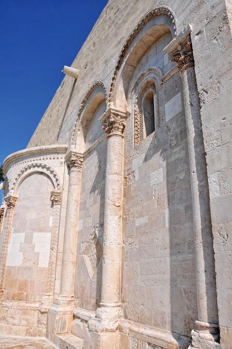 Mura esterne Basilica di Siponto