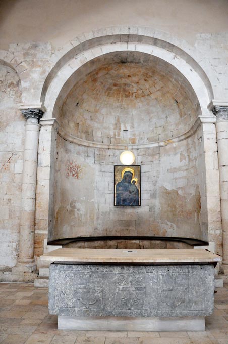 Interno della Basilica di Siponto