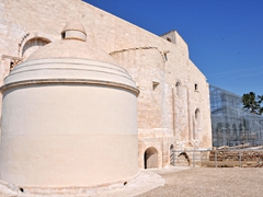 Basilica Siponto e Opera di Edoardo Tresoldi. Foto 016