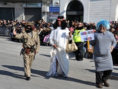 Parata carri allegorici, gruppi mascherati e meraviglie 2015. Foto 007