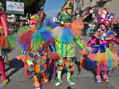 Parata carri allegorici, gruppi mascherati e meraviglie 2015. Foto 011