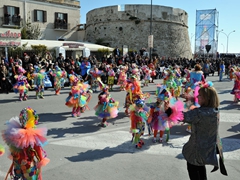 Parata carri allegorici, gruppi mascherati e meraviglie 2015. Foto 018