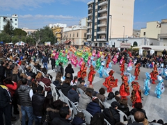 Parata carri allegorici, gruppi mascherati e meraviglie 2015. Foto 044