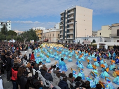 Parata carri allegorici, gruppi mascherati e meraviglie 2015. Foto 052