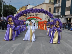 Parata carri allegorici, gruppi mascherati e meraviglie 2015. Foto 076