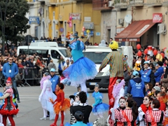 Parata carri allegorici, gruppi mascherati e meraviglie 2015. Foto 098