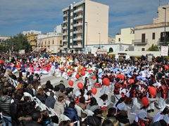 Parata carri allegorici, gruppi mascherati e meraviglie 2015. Foto 105