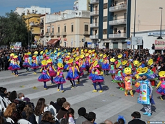 Parata carri allegorici, gruppi mascherati e meraviglie 2015. Foto 130