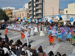 Parata carri allegorici, gruppi mascherati e meraviglie 2015. Foto 143