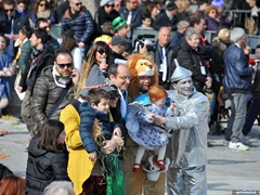 Parata carri allegorici, gruppi mascherati e meraviglie 2015. Foto 155