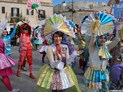 Parata carri allegorici, gruppi mascherati e meraviglie 2015. Foto 192