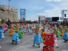 Parata carri allegorici, gruppi mascherati e meraviglie 2015. Foto 207