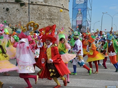 Parata carri allegorici, gruppi mascherati e meraviglie 2015. Foto 209