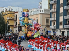 Parata carri allegorici, gruppi mascherati e meraviglie 2015. Foto 219